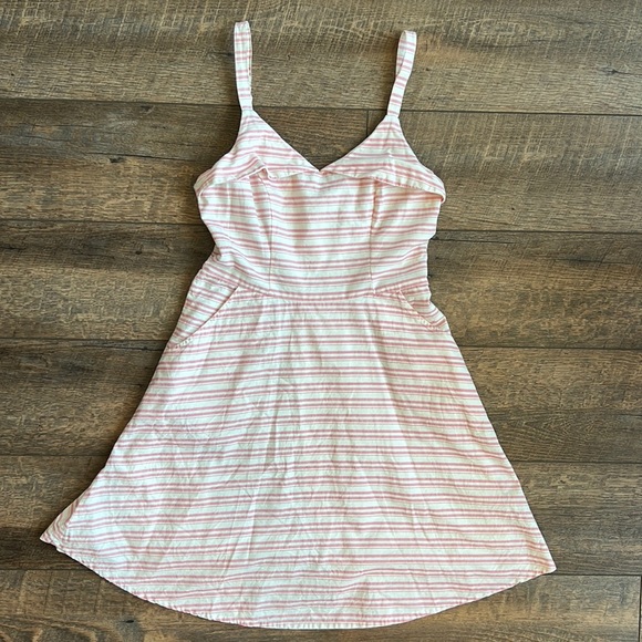 Pink and white striped dress with pockets - Picture 1 of 7